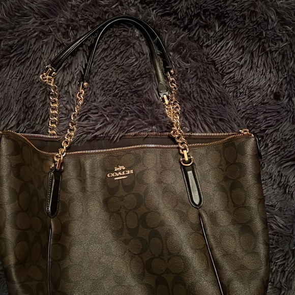 Coach - Picture 2 of 6